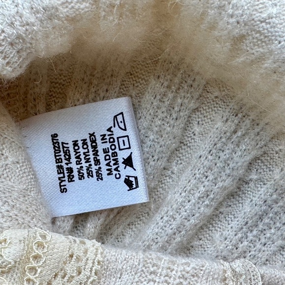 Blashe - Boutique Round Neck Ruffle & Lace Details Ribbed Long Sleeve Top Size M - Picture 5 of 10